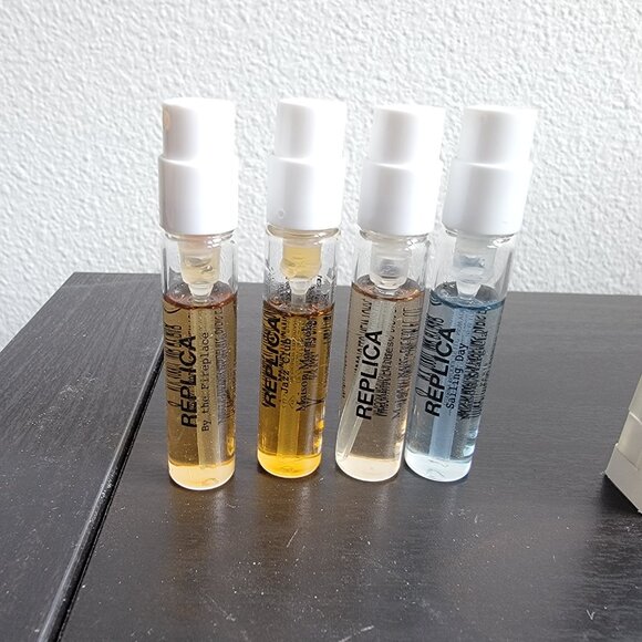 Perfume Sample Set - Picture 5 of 6